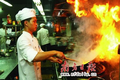 炎熱的夏季你還在為要在廚房中忍受煙熏火烤之苦煩惱嗎？